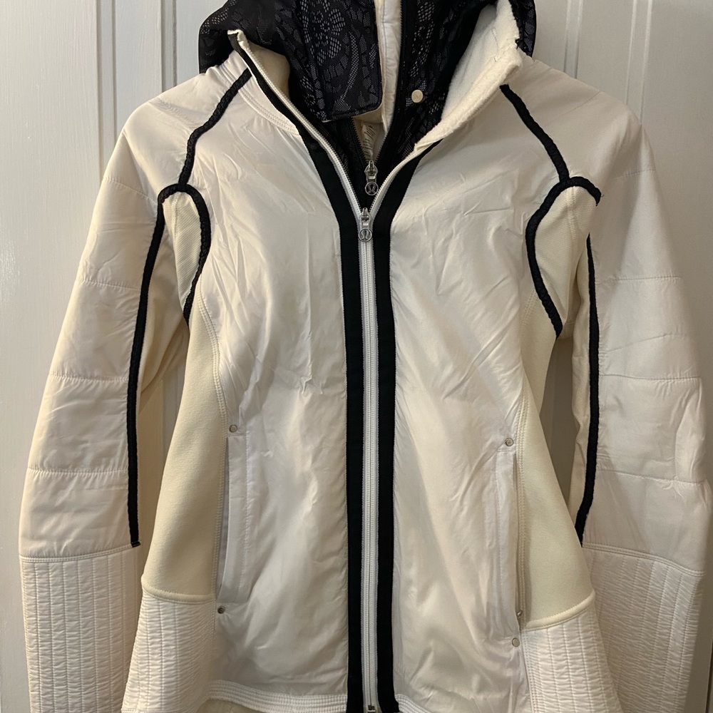 Lululemon bundle up running jacket, size 6, excellent condition